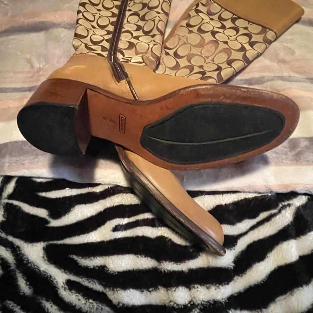 Coach boots 👢 - Picture 7 of 9